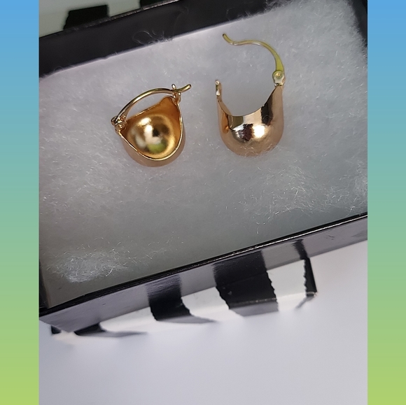 18k Gold Plated Fashion Earrings - Picture 4 of 5